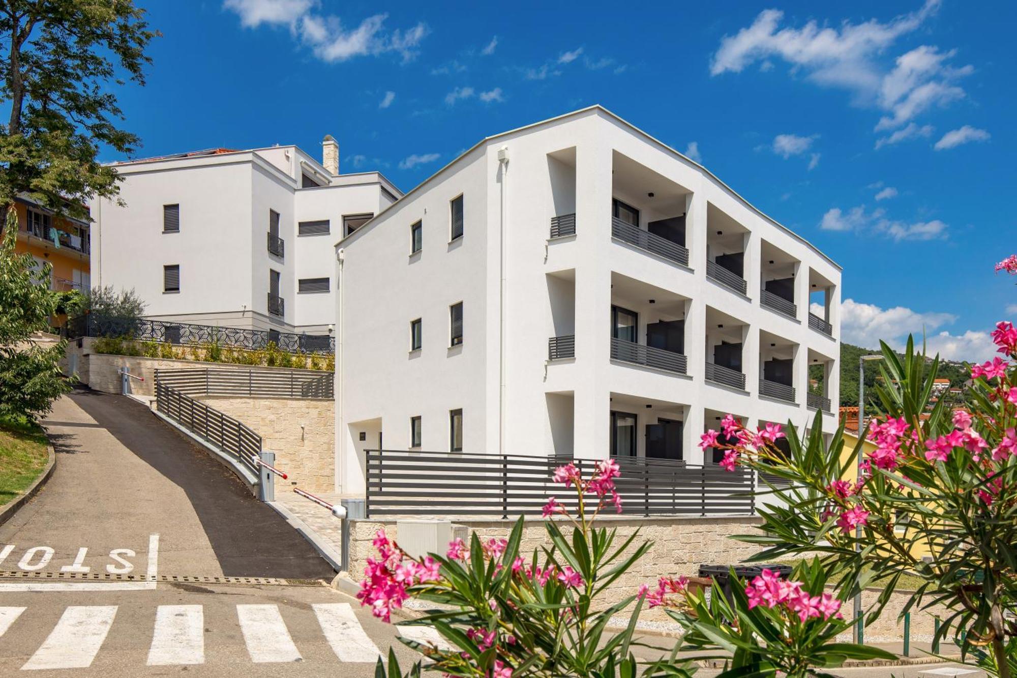 Belinda Apartments With Balcony Opatija Luaran gambar